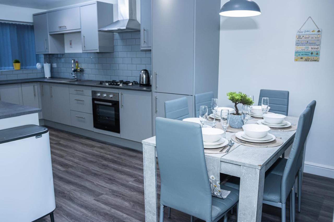 Lush Lodge -Home Away In Telford, For Contractors, Families, Group Of Friends, Long Term Stays Exterior photo